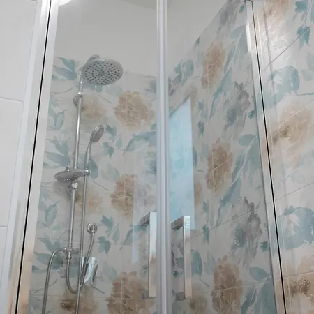 Prima Classe - With Private Garage - アパート *