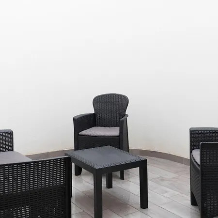 Prima Classe - With Private Garage - Apartment *