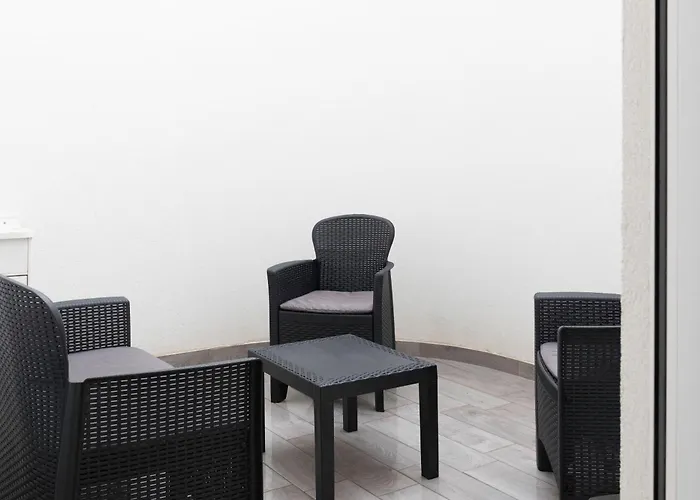 Prima Classe - With Private Garage - Apartment *